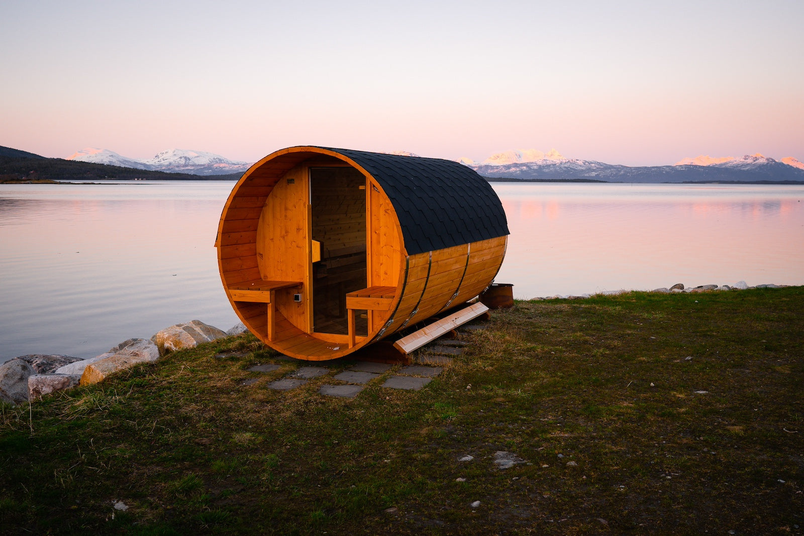 De voordelen van een barrel sauna ten opzichte van een infraroodsauna